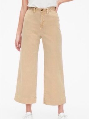 GAP Women’s Khaki wide-leg capri pants